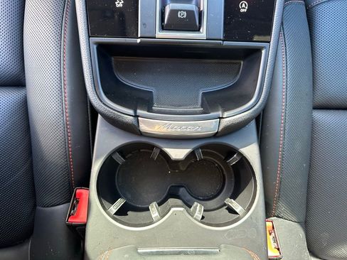 Used 2022 Porsche Macan S image 26