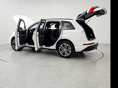 Used 2025 Audi Q7 2.0T Premium Plus w/ Premium Plus Package AWD/4WD image 12