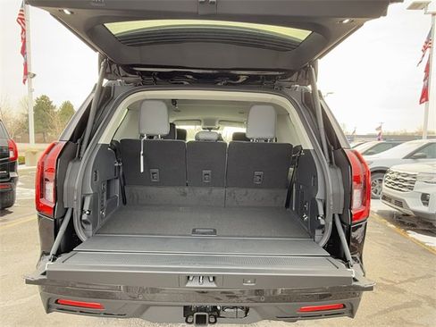 New 2026 Ford Expedition Active image 4