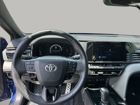 Used 2025 Toyota Camry SE FWD image 25