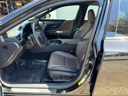 Used 2023 Lexus ES 300h w/ Premium Package FWD image 9