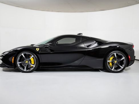 Used 2022 Ferrari SF90 Stradale image 3