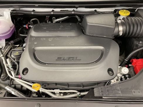 New 2026 Chrysler Pacifica Limited w/ Uconnect Theater Family Group image 21