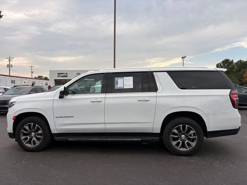 Used 2022 Chevrolet Suburban LT w/ Luxury Package AWD/4WD image 4
