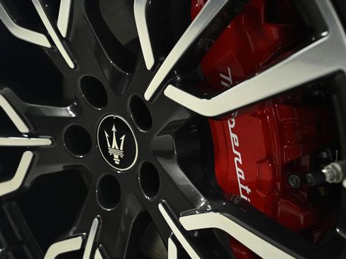 Used 2025 Maserati Grecale GT image 27