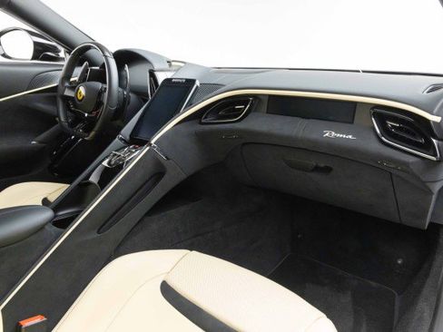 Used 2022 Ferrari Roma image 2