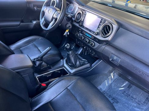 Used 2021 Toyota Tacoma TRD Off-Road w/ TRD Premium Off Road Package AWD/4WD image 15