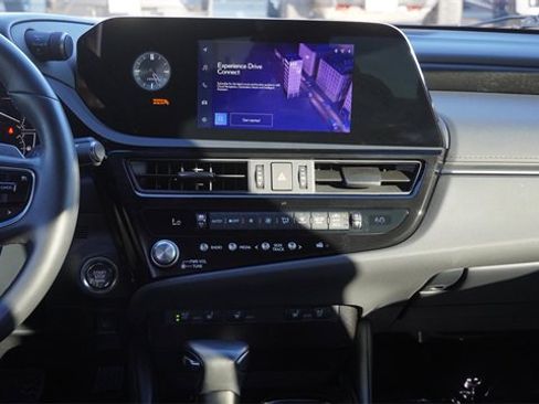 Used 2024 Lexus ES 250 w/ Premium Package image 16