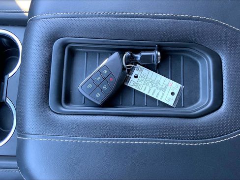 Used 2023 GMC Yukon SLT image 15