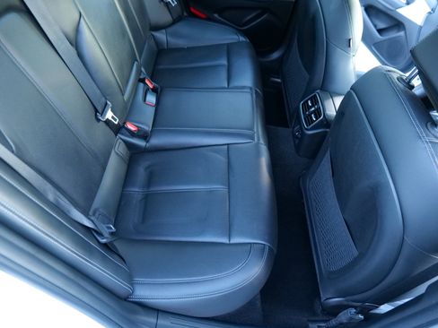 Used 2023 Genesis G70 2.0T image 42