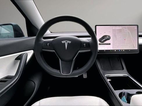 Used 2022 Tesla Model Y Performance image 9
