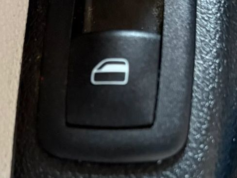 Used 2022 Chrysler Pacifica Touring-L FWD image 28