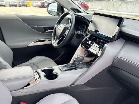 Used 2022 Toyota Venza Limited image 14