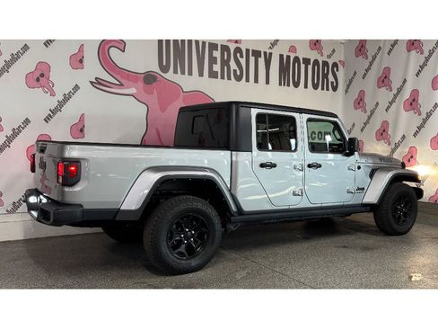 Used 2021 Jeep Gladiator Willys image 10