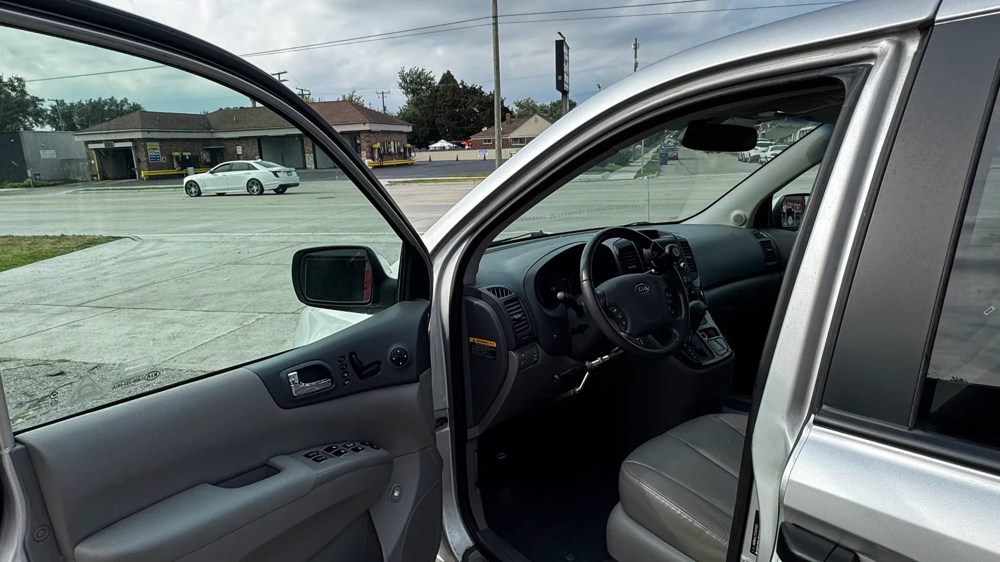 Used 2012 Kia Sedona EX w/ Luxury Pkg FWD image 9