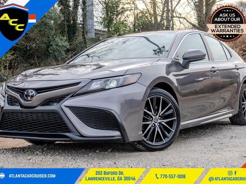 Used 2022 Toyota Camry SE image 1