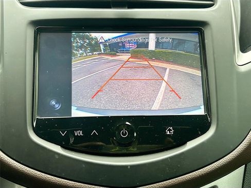 Used 2015 Chevrolet Trax LT w/ LT Sun and Sound Package FWD image 13