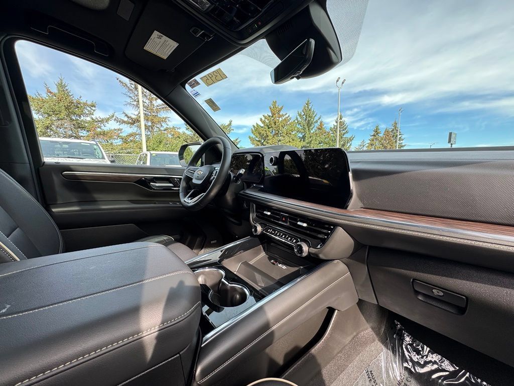 Used 2026 Chevrolet Tahoe Premier AWD/4WD image 41