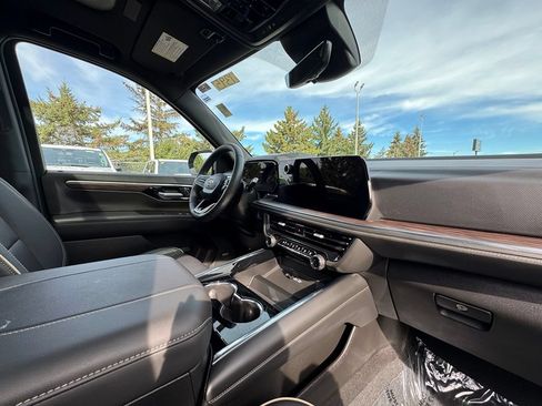 Used 2026 Chevrolet Tahoe Premier AWD/4WD image 41