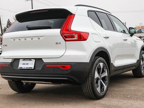 New 2026 Volvo XC40 B4 Core w/ Climate Package image 5
