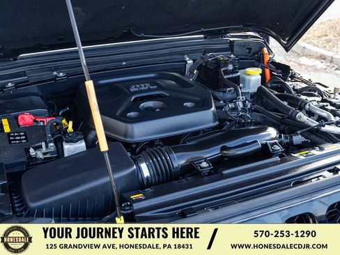 Used 2022 Jeep Wrangler Unlimited Sahara image 34