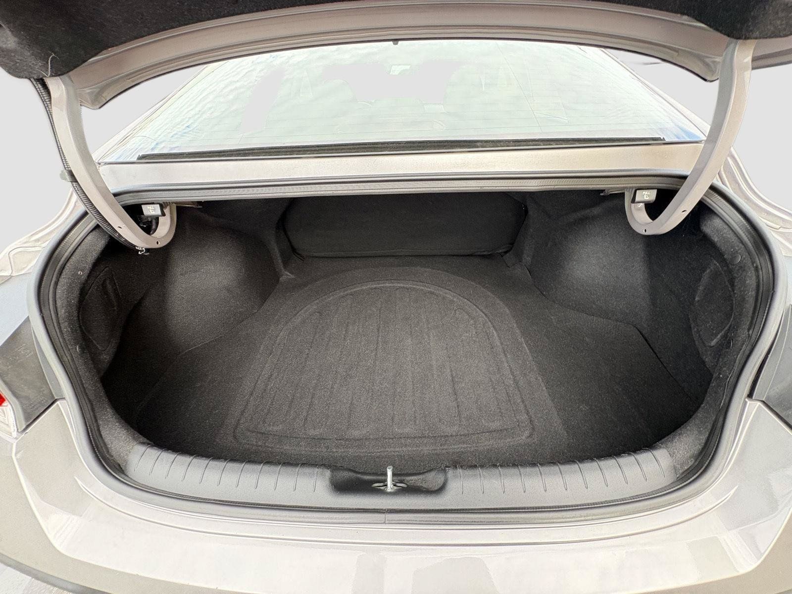 Used 2024 Hyundai Elantra SEL FWD image 17