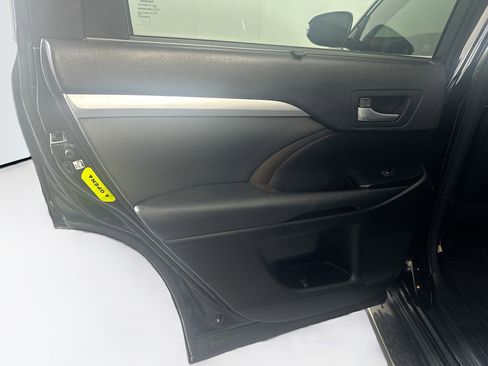 Used 2015 Toyota Highlander XLE image 27