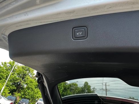 Used 2019 Chevrolet Blazer LT FWD image 11