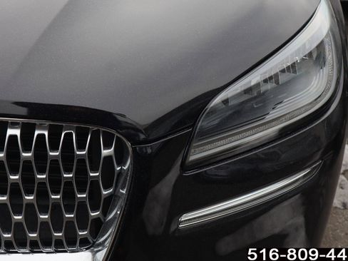 Used 2022 Lincoln Corsair AWD w/ Premium Package image 6