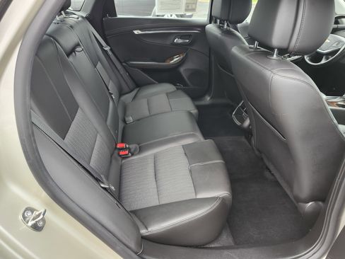 Used 2014 Chevrolet Impala LT w/ Convenience Package FWD image 18