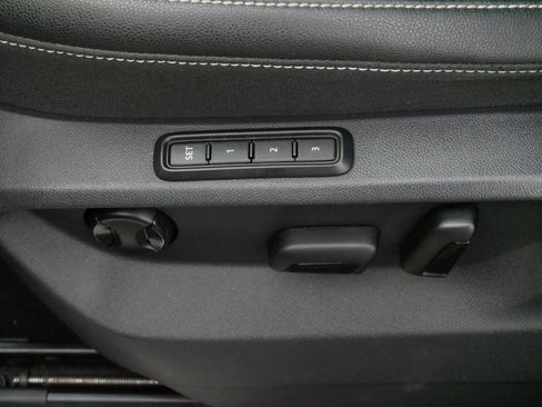 Certified 2023 Volkswagen Atlas SEL R-Line AWD/4WD image 20