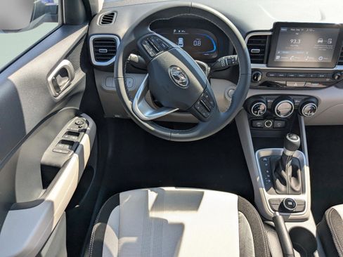 New 2025 Hyundai Venue SEL FWD image 15