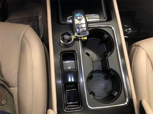 Used 2022 Lincoln Corsair AWD w/ Premium Package image 24