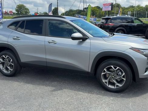 Used 2024 Chevrolet Trax LT w/ Driver Confidence Package FWD image 8