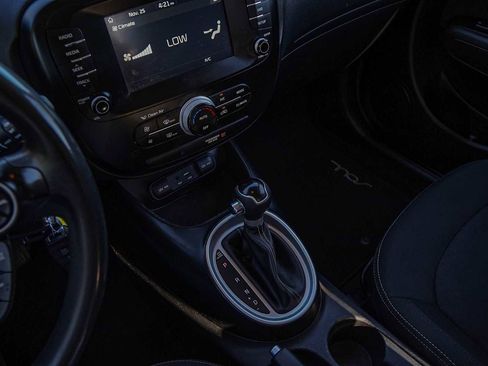 Used 2018 Kia Soul + image 18