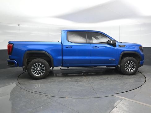 Used 2023 GMC Sierra 1500 AT4 w/ AT4 Premium Package AWD/4WD image 3