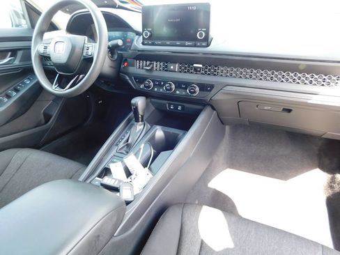 Used 2025 Honda Accord SE image 19