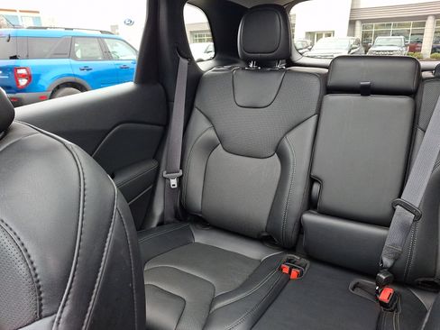 Used 2023 Jeep Cherokee Altitude Lux w/ Lux Elite Package AWD/4WD image 16