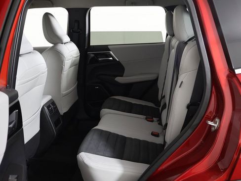 New 2025 Mitsubishi Outlander SE AWD/4WD image 31