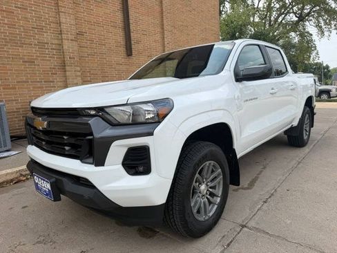 Used 2024 Chevrolet Colorado LT AWD/4WD image 18