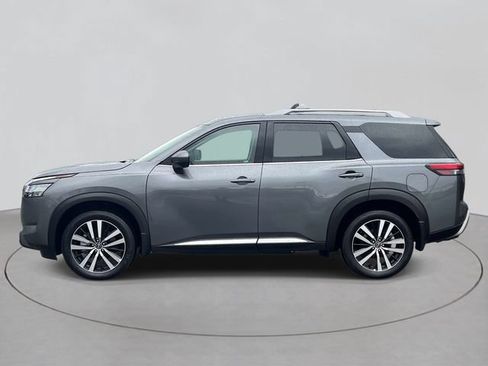 Used 2024 Nissan Pathfinder Platinum w/ Cargo Package AWD/4WD image 2