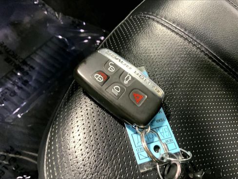 Used 2016 Land Rover Range Rover Sport SE AWD/4WD image 15