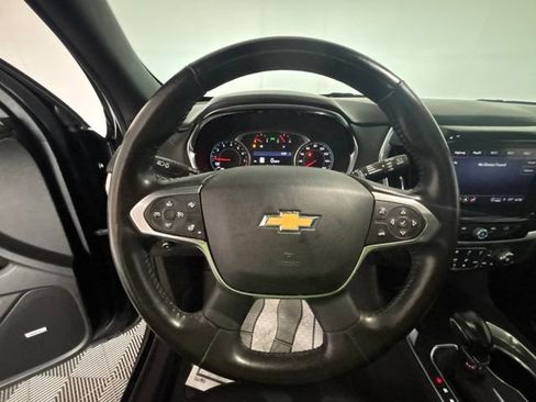 Used 2022 Chevrolet Traverse LT w/ LT Premium Package AWD/4WD image 3