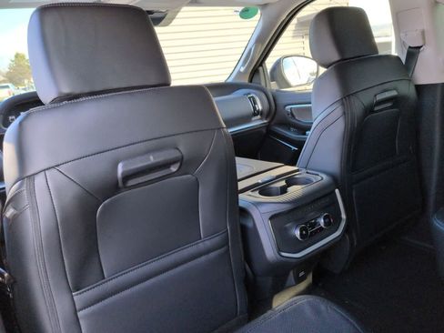 New 2025 Ford Expedition Platinum w/ Driver's Package image 19