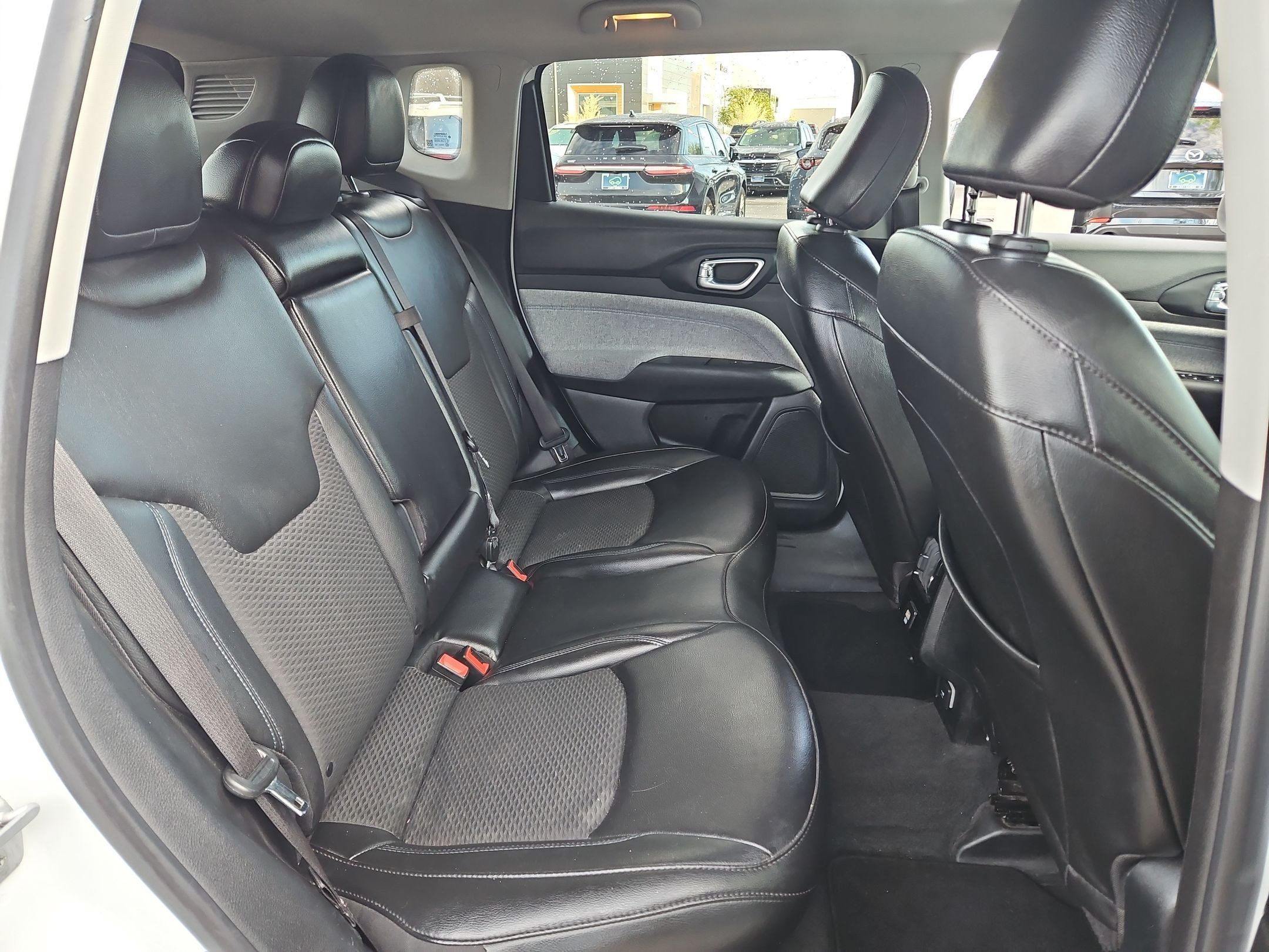 Used 2022 Jeep Compass Latitude FWD image 27