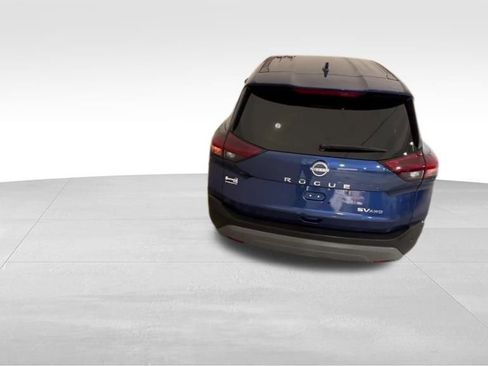 Used 2023 Nissan Rogue SV image 4