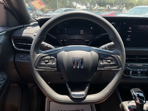 Used 2025 Buick Envista Preferred FWD image 25
