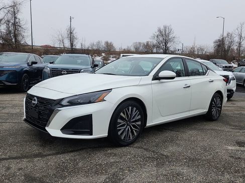 Certified 2023 Nissan Altima 2.5 SV image 4