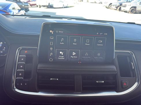 Used 2023 GMC Yukon SLT w/ SLT Premium Package image 16