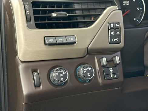 Used 2018 GMC Yukon Denali w/ Denali Ultimate Package image 16